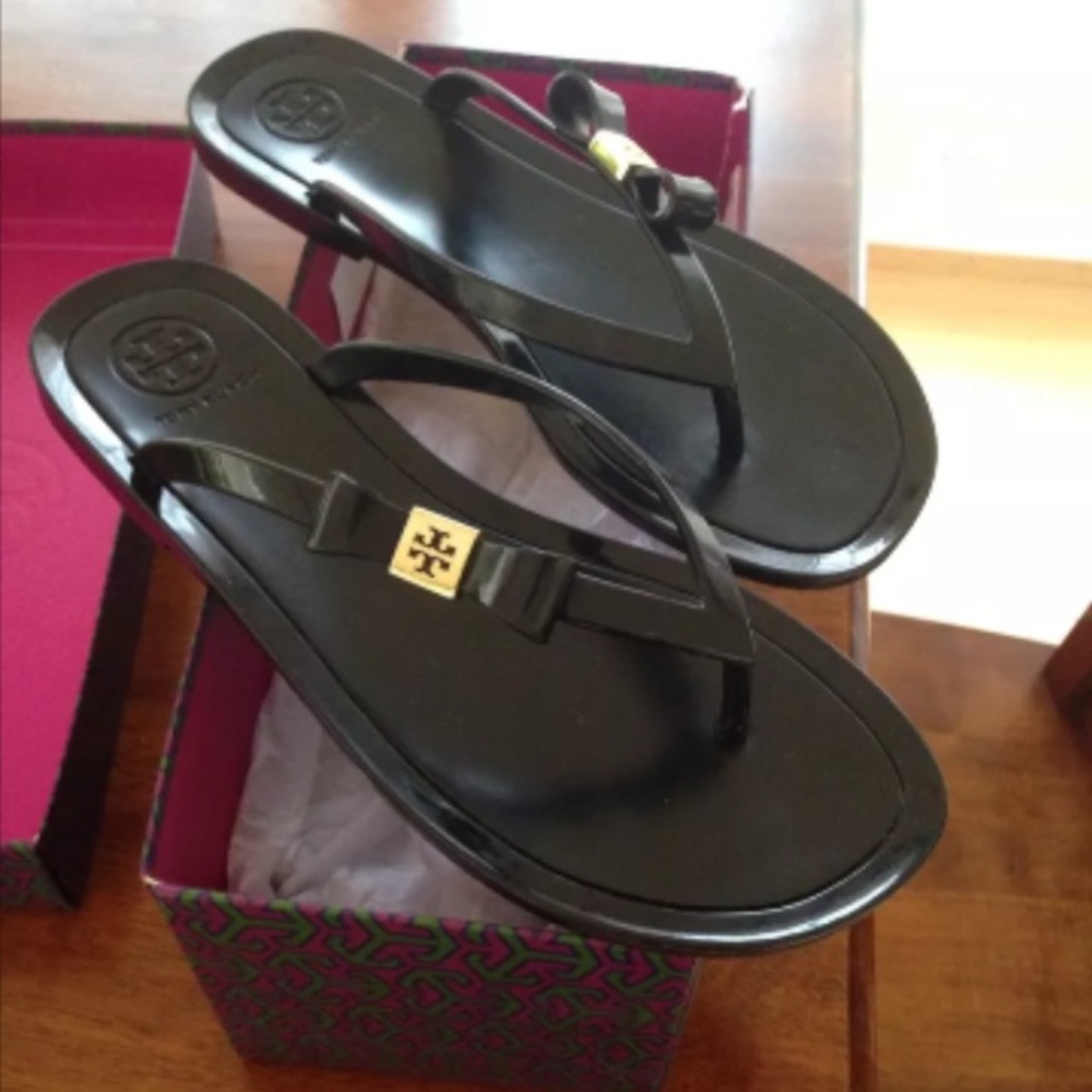 Worn once Tory burch black flip flops